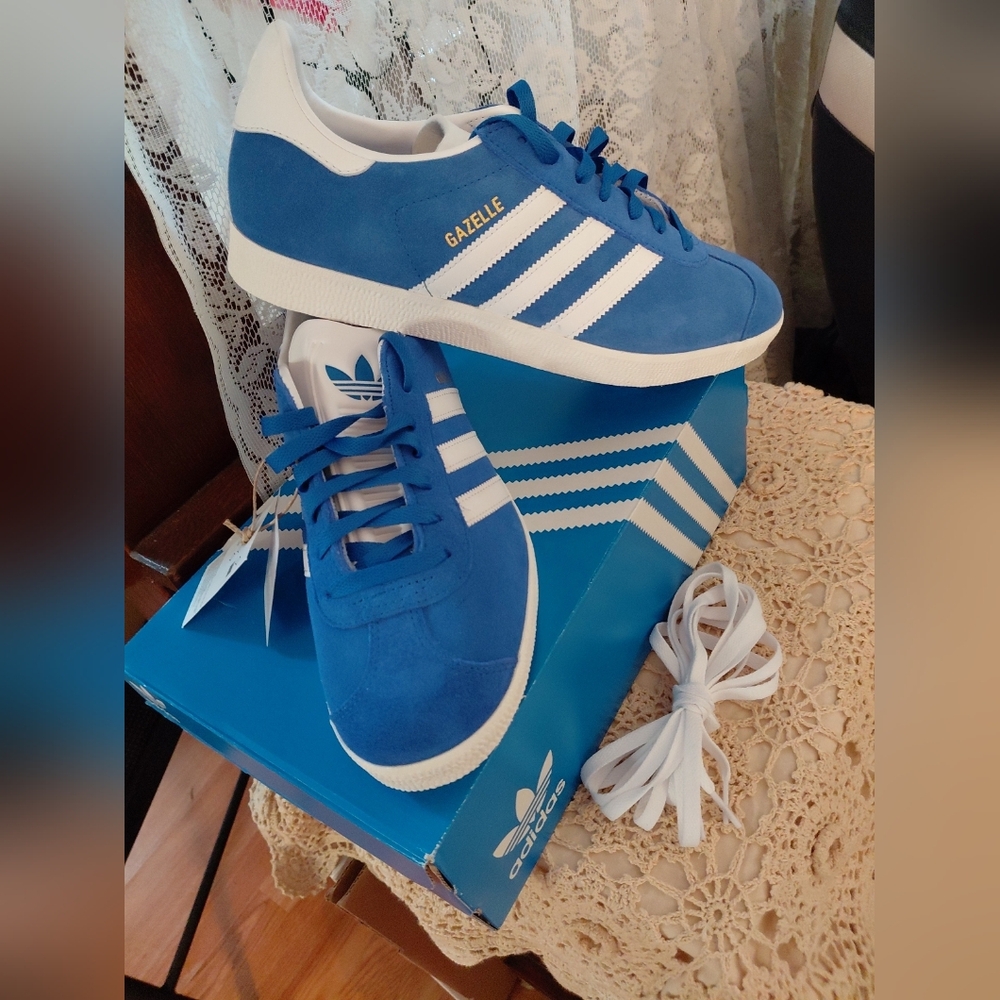 Adidas Gazelle Royal Blue and White Shoes Msize9.5 W10.5 NIB